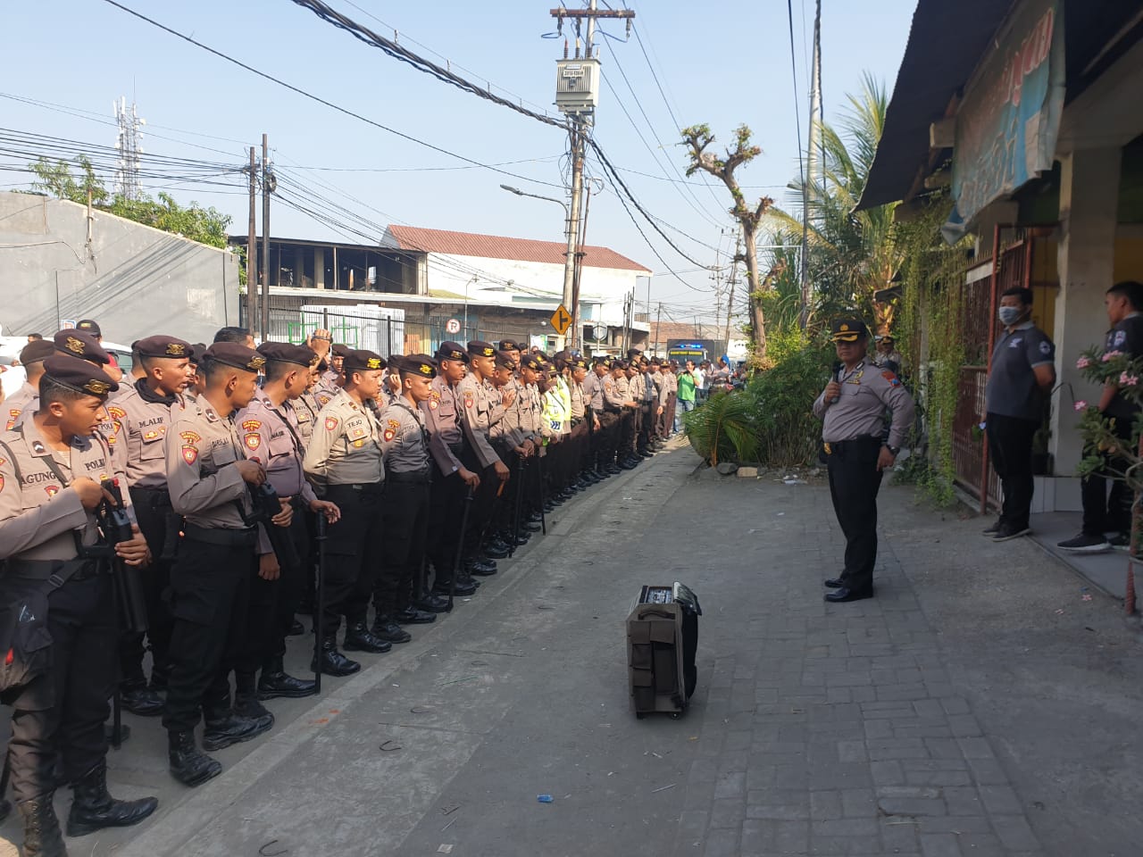 Kabag Ops Polres Tanjung Perak Pimpin Pengamanan Eksekusi Lahan