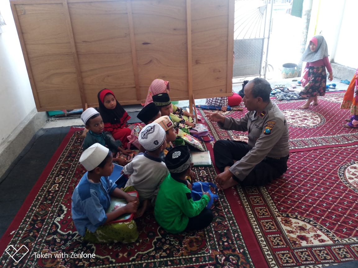 Kanit Binpolmas Polres Tanjung Perak Sampaikan Himbauan Rajin Belajar