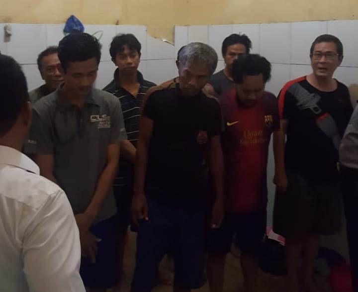 Polsek Asemrowo Lakukan Pengecekan Tahanan Dilanjutkan Pemberian Makan Pagi