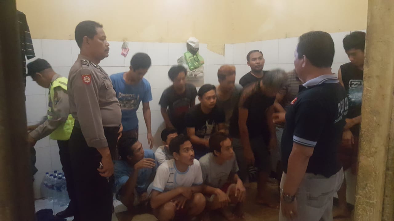 Antisipasi Tahanan Sakit,  Polsek Asemrowo Lakukan Pengecekan Rutin
