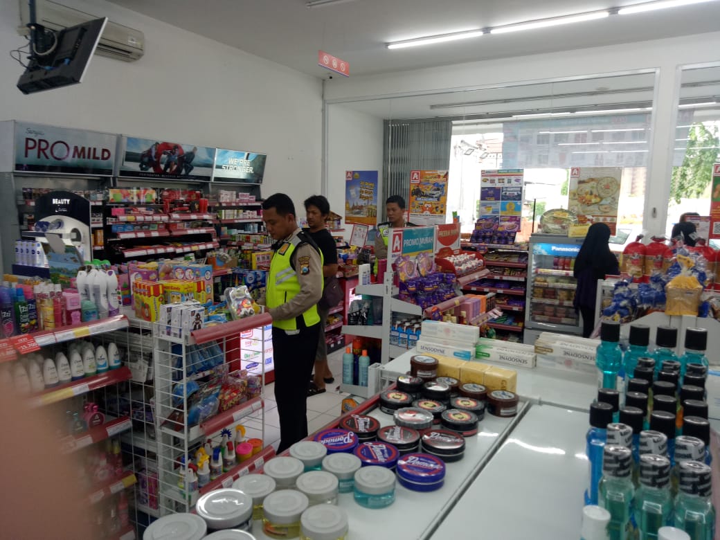 Unit Lantas & Unit Sabhara Polsek Kenjeran Lakukan Pengamanan Wilayah Melalui Patroli Rutin