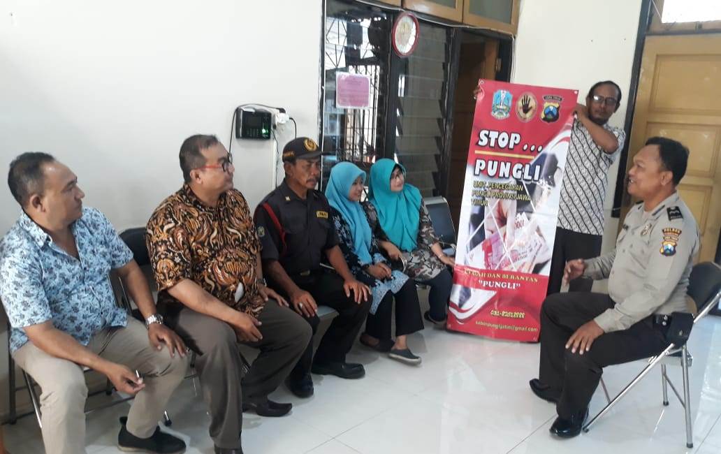 Babinkamtibmas Perak Barat Sampaikan Himbauan Stop Pungli Ke Kantor Kelurahan