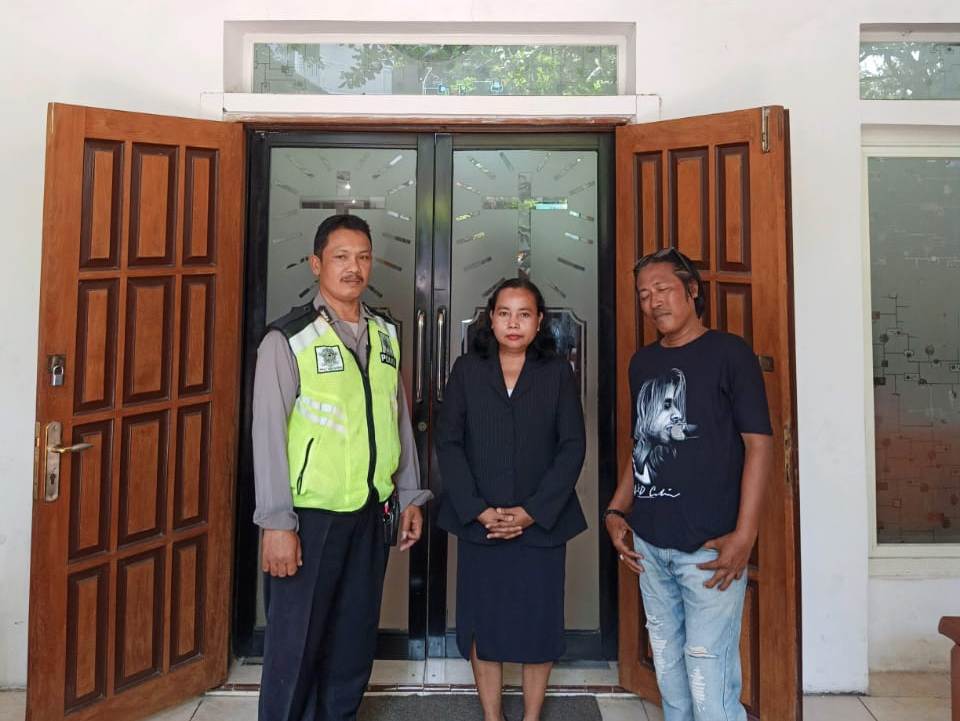 Unit Sabhara Polsek Krembangan Lakukan Pengamanan Kebaktian Minggu