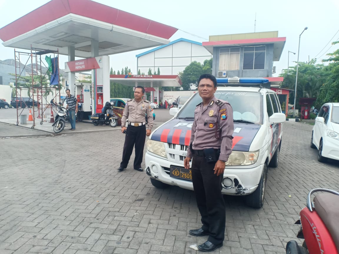 Unit Lantas & Unit Sabhara Polsek Kenjeran Gelar Patroli di SPBU, Antisipasi Kerawanan