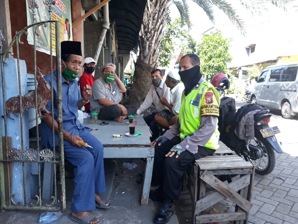 Babinkamtibmas Pegirian Sampaikan Himbauan Pakai Masker Untuk Cegah Virus Corona