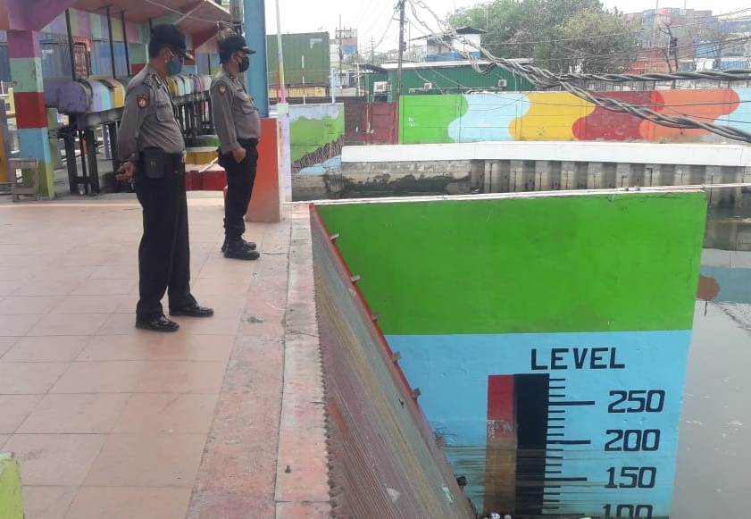 Polsek Asemrowo Pantau Ketinggian Air, Antisipasi Potensi Musibah Banjir