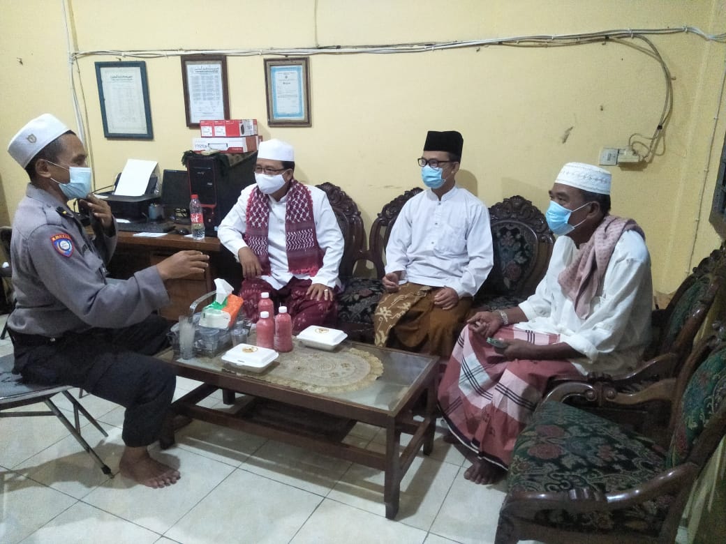 Panit Binmas Polsek Krembangan Sampaikan Pesan Jaga Kerukunan Dalam Program Jumat Darling
