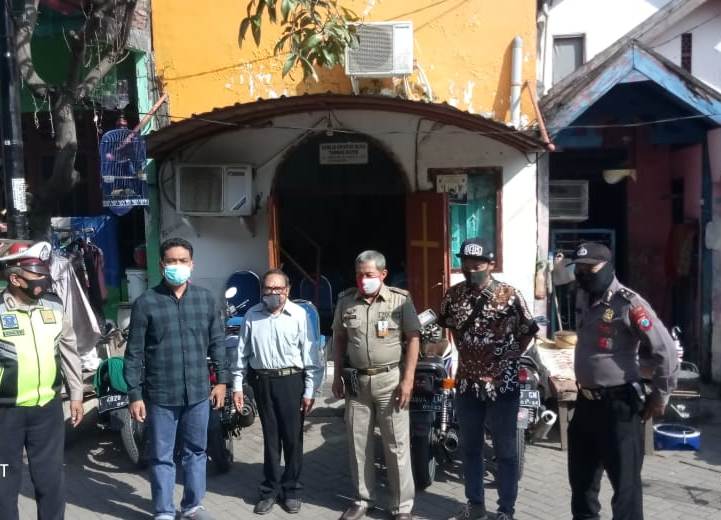 Personil Polsek Asemrowo Lakukan Pengamanan Kebaktian Minggu