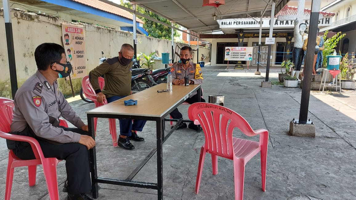 Personil Polsek Kenjeran Gelar Patroli di Gereja, Cegah Aksi Teror