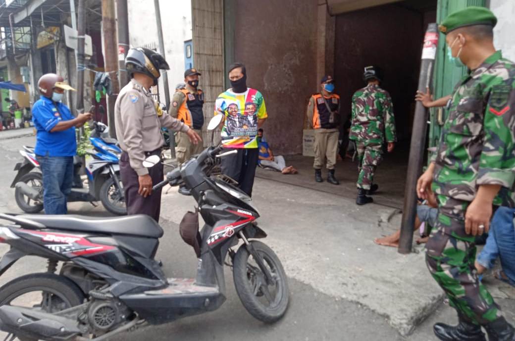 Putus Rantai Penyebaran Covid-19, Polsek Pabean Cantikan Laksanakan Operasi Masker Setiap Hari
