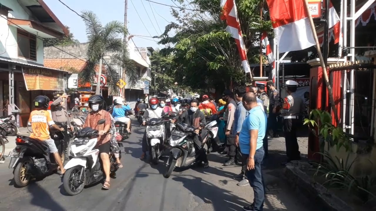 Polsek Asemrowo Bersama Satpol PP & Koramil Gelar Operasi Masker, Amankan 10 Pelanggar