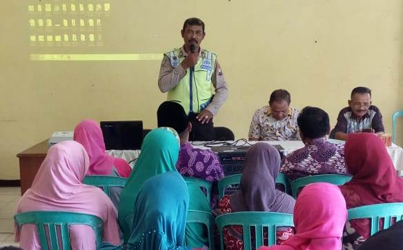 Ibu-ibu Kader PKK Kelurahan Perak Timur Dihimbau Waspada Hoax