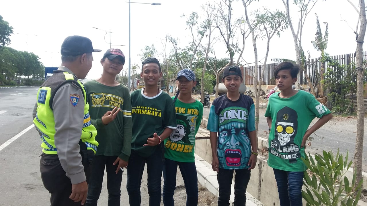 Babinkamtibmas Genting Kalianak, Titip Pesan Keselamatan Pada Supporter Bonek