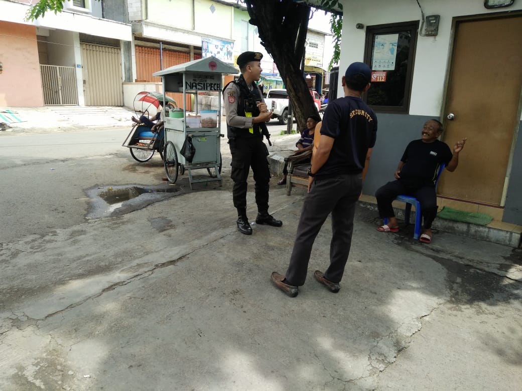 Satsabhara Polres Tanjung Perak Patroli Pagi ke Pemukiman