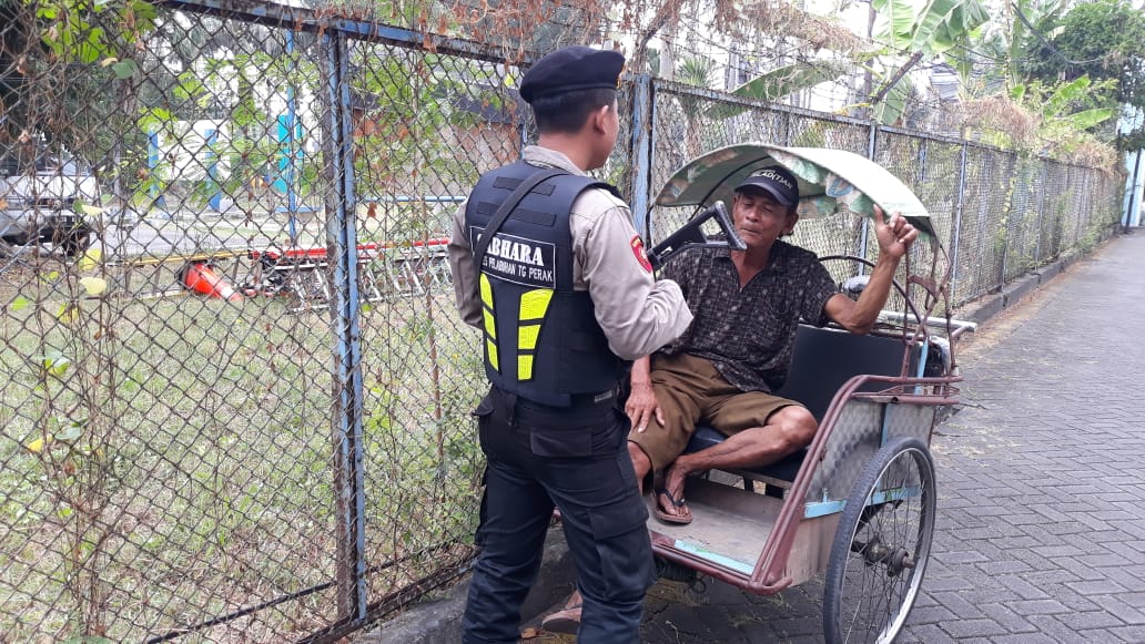 Satsabhara Polres Tanjung Perak Sambang Pemukiman, Titip Pesan Kamtibmas