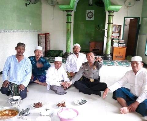 Babinkamtibmas Bulak Sampaikan Himbauan Kerukunan ke Pengurus Musholah
