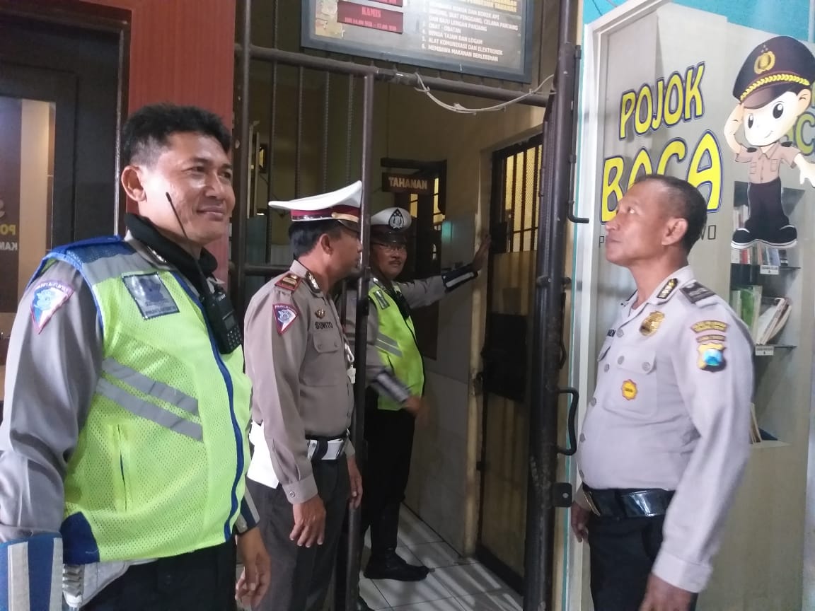 Cegah Tahanan Kabur, Polsek Asemrowo Laksanakan Pengcekan Rutin