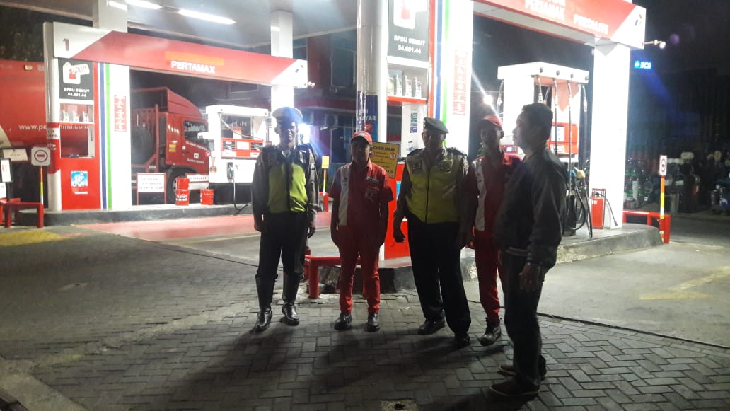 Polsek Pabean Cantikan Patroli SPBU, Sampaikan Himbauan Waspada Uang Palsu