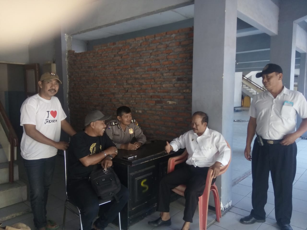 Babinkamtibmas Sidotopo Bersama Pak Lurah Koordinasi Rencana Cangkrukan