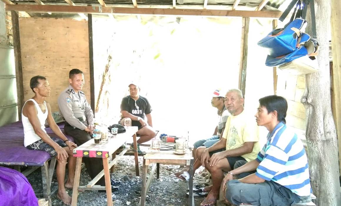 Babinkamtibmas Takal Kedinding Sampaikan Himbauan Jaga Kerukunan Ke Warga Kalilom Lor
