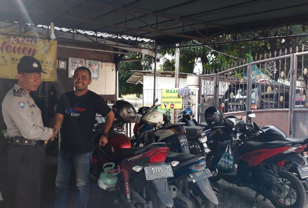 Babinkamtibmas Bulak Sambang Juru Parkir, Titip Pesan Waspada Curanmor