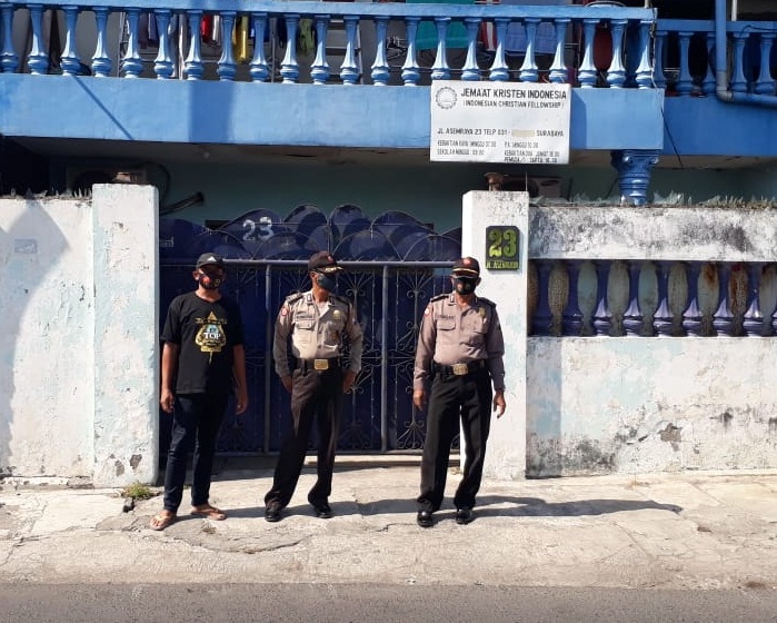 Polsek Asemrowo Amankan Kebaktian Minggu Pagi