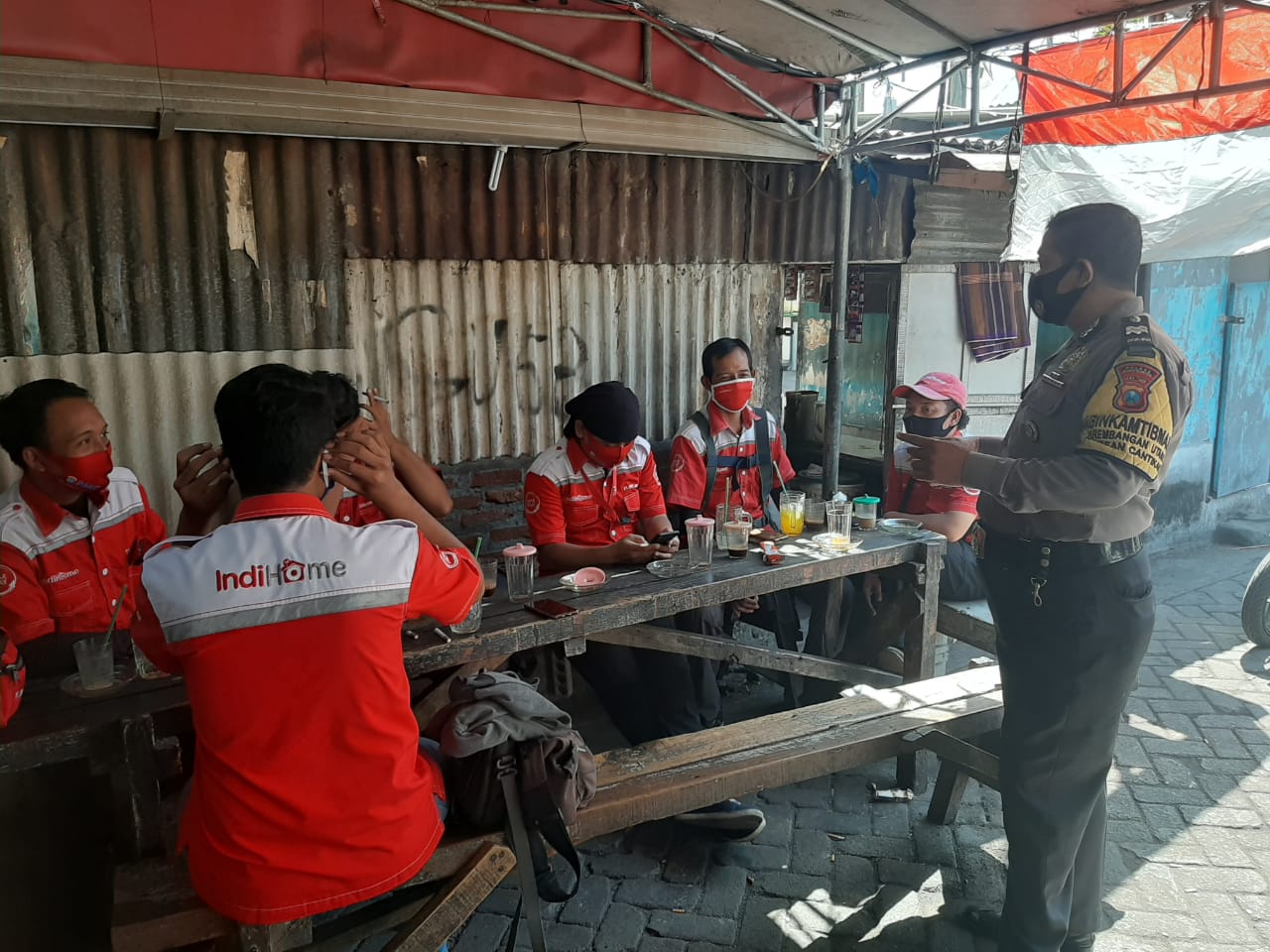 Babinkamtibmas Krembangan Utara Sampaikan Himbauan Protokol Kesehatan