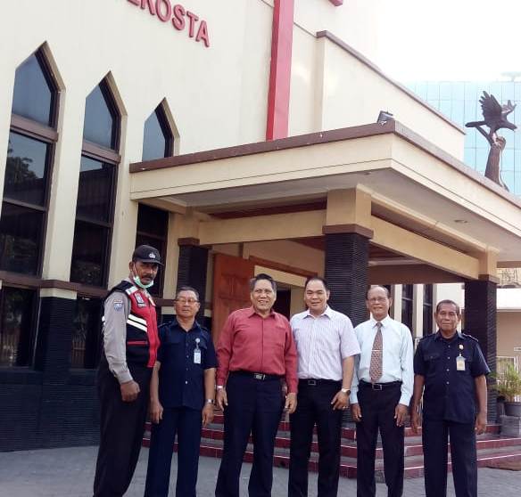 Babinkamtibmas Perak Timur Amankan Ibadah Minggu