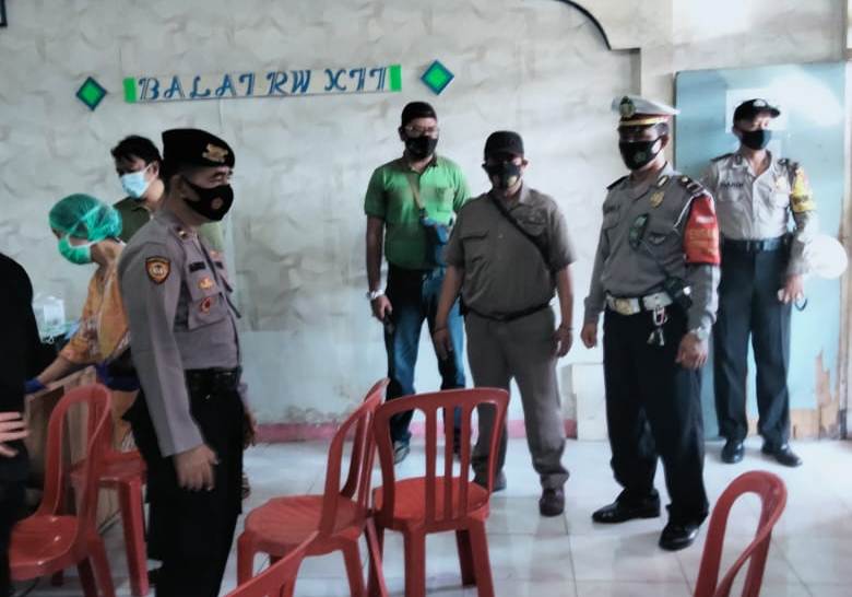 Polsek Semampir Bersama Instansi Samping Kawal Vaksinasi Covid-19 Untuk Pedagang Pasar Wonokusumo