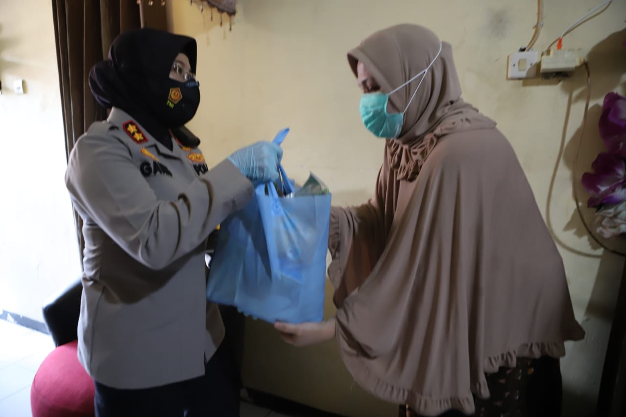 Kapolres Tanjung Perak Lakukan Kunjungan Ke Anggota Sakit Menahun