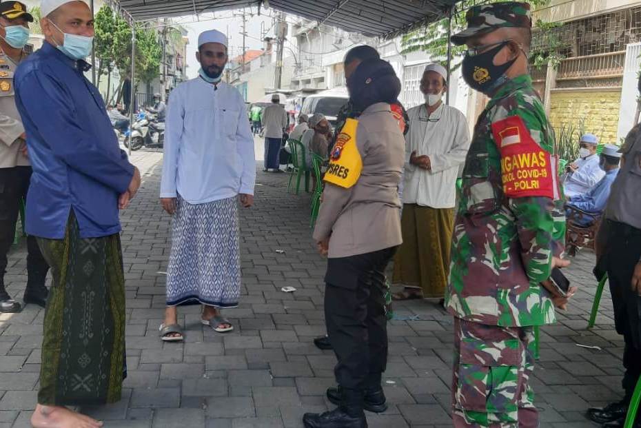 Kapolres Tanjung Perak Lakukan Kunjungan Taziah Atas Meninggalnya Istri Habib Zein