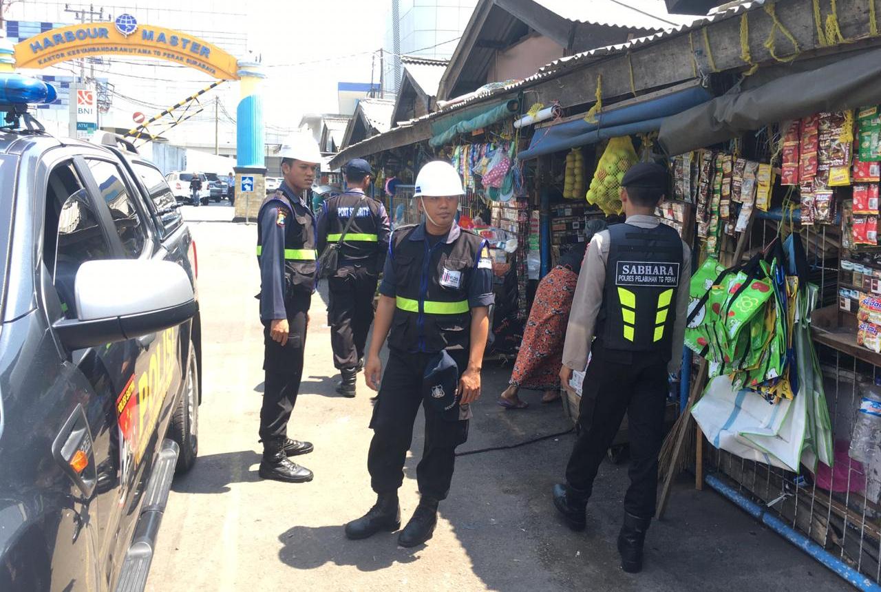 Satsabhara Polres Tanjung Perak Lakukan Patroli Penertiban Parkir Liar Bersama Pelindo