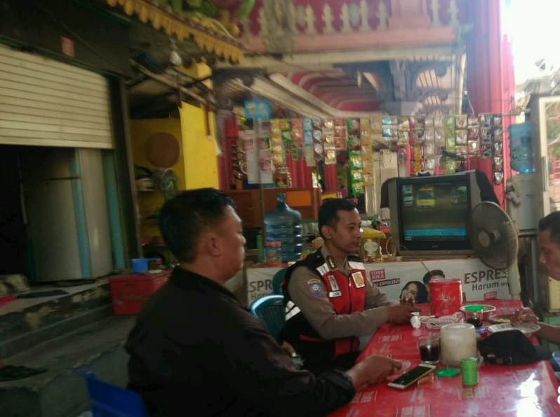 Babinkamtibmas Sukolilo Baru Sosialisasikan Program SPKT Door To Door