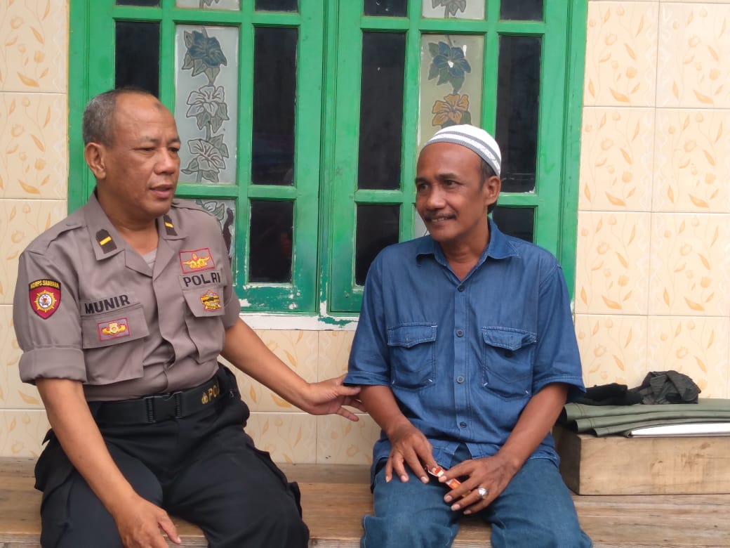 Sambang Tomas, Panit Binmas Polsek Semampir Sampaikan Program SPKT Door To Door