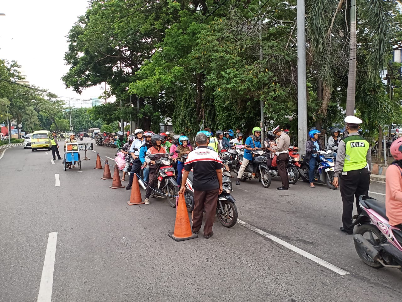 Polsek Pabean Cantikan Gelar Operasi Cipkon, Beri Sanksi Tilang 30 Pemotor