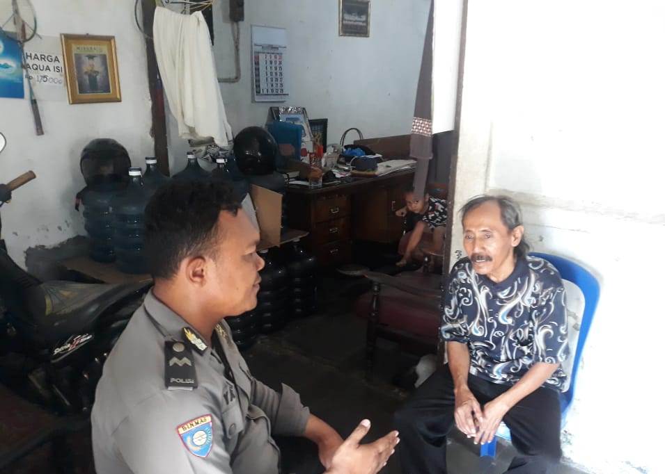 Babinkamtibmas Perak Barat Sampaikan Himbauan Siskamling Ke Pengurus Kampung