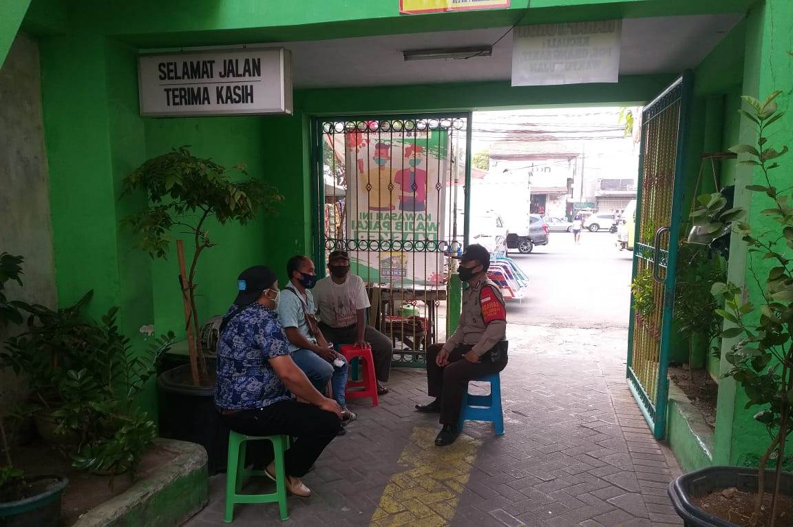 Babinkamtibmas Bongkaran Sambang Kampung Tangguh, Pastikan Penerapan Protokol Kesehatan