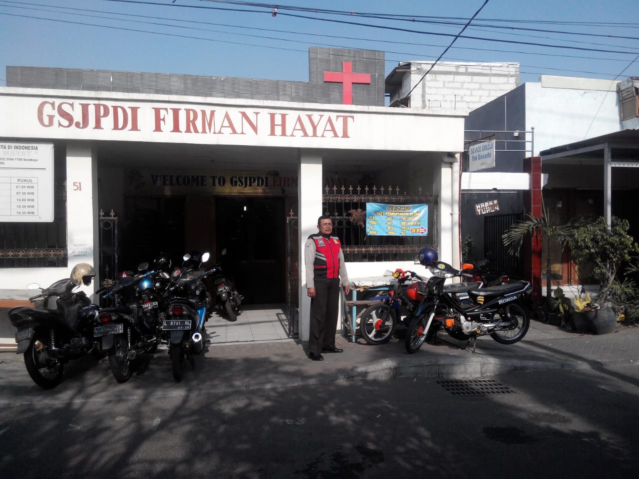 Polsek Semampir Kawal Kebaktian Rutin Minggu Pagi