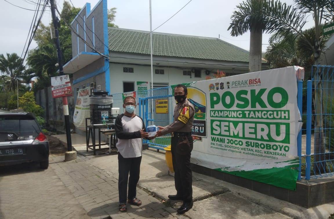 Babinkamtibmas Sidotopo Wetan Berikan Bantuan Hand Sanitizer Ke Pengurus KTS