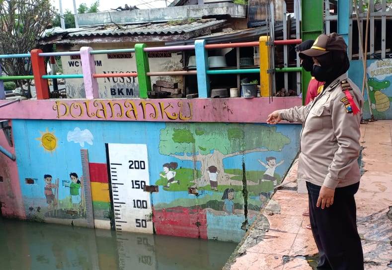 Polsek Kenjeran Pantau Debit Air, Waspada Potensi Banjir