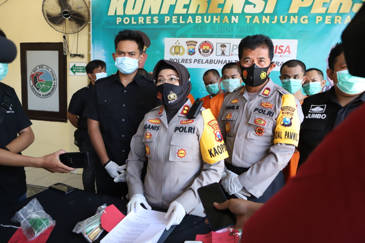 Kapolres Tanjung Perak Pimpin Konferensi Pers Kasus Pesta Sabu Hasil Tangkapan Polsek Asemrowo