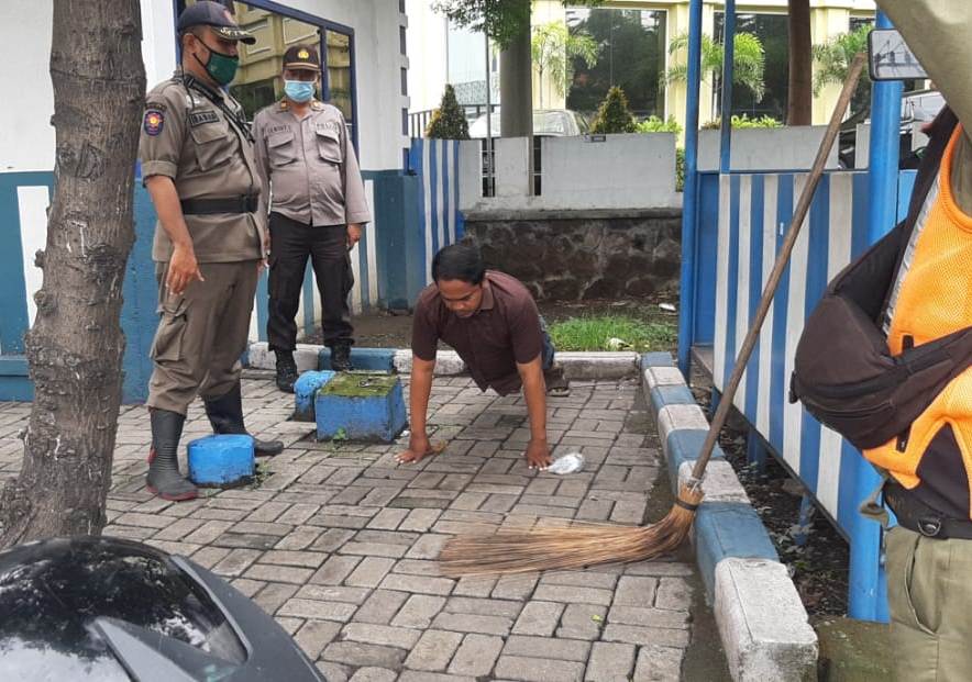 Implementasikan Inpres Nomor 6 Tahun 2020, Polsek Semampir Gelar Razia Masker