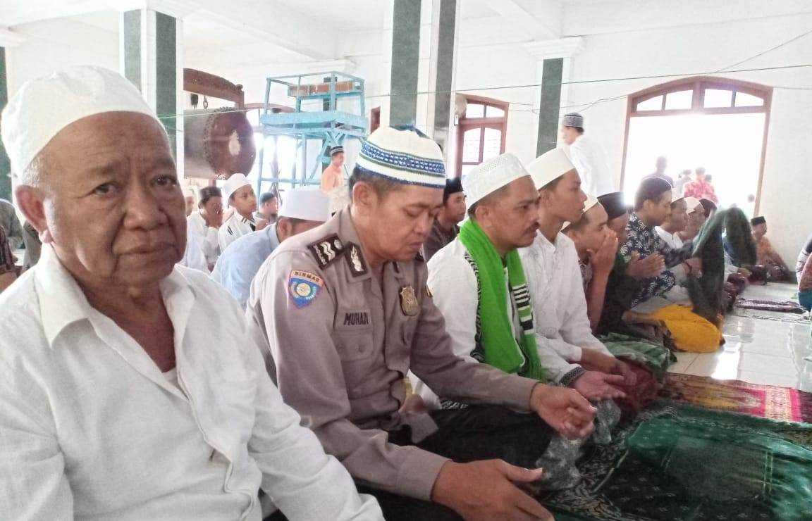 Babinkamtibmas Sidotopo Gelar Jumat Darling di Masjid Taqwiyatul Muslim