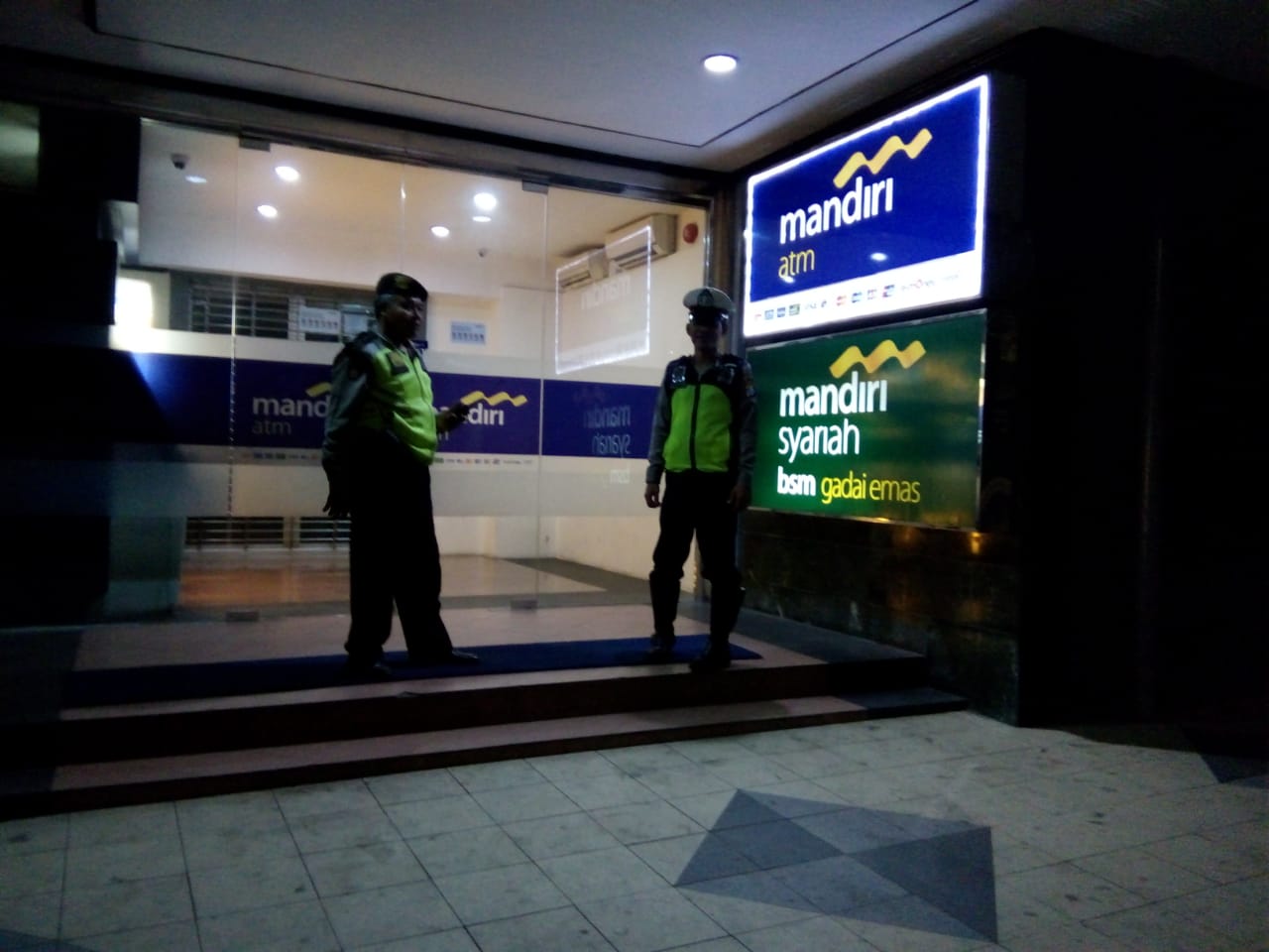 Polsek Pabean Cantikan Gelar Patroli Malam, Pantau Keamanan Perbankan