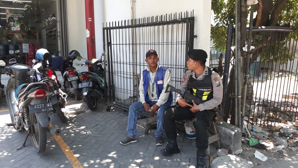 Satsabhara Polres Tanjung Perak Gelar Patroli Antisiasi 3C di Mini Market