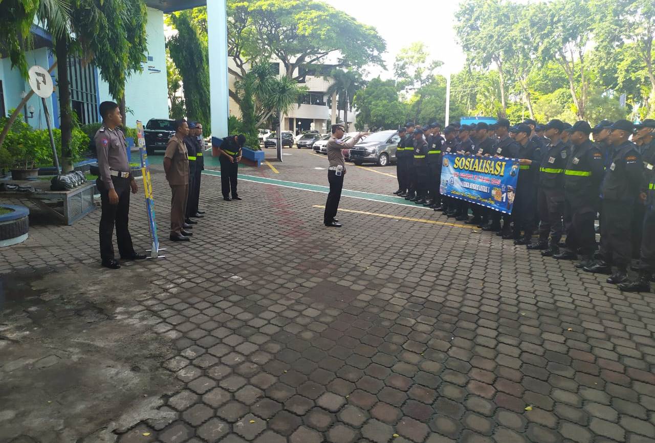 Satlantas Polres Tanjung Perak Gelar Sosialisasi Tertib Berlalu Lintas Ke Petugas Sekuriti
