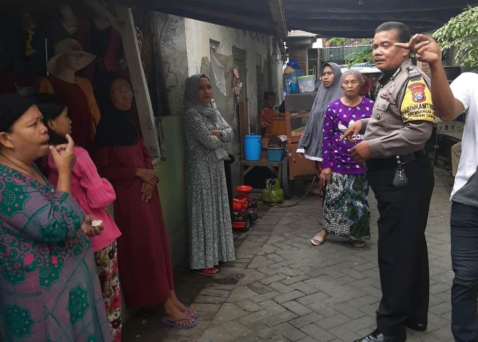 Cegah Penularan Virus Corona, Babinkamtibmas Krembangan Utara Sampaikan Pesan Jaga Kebersihan