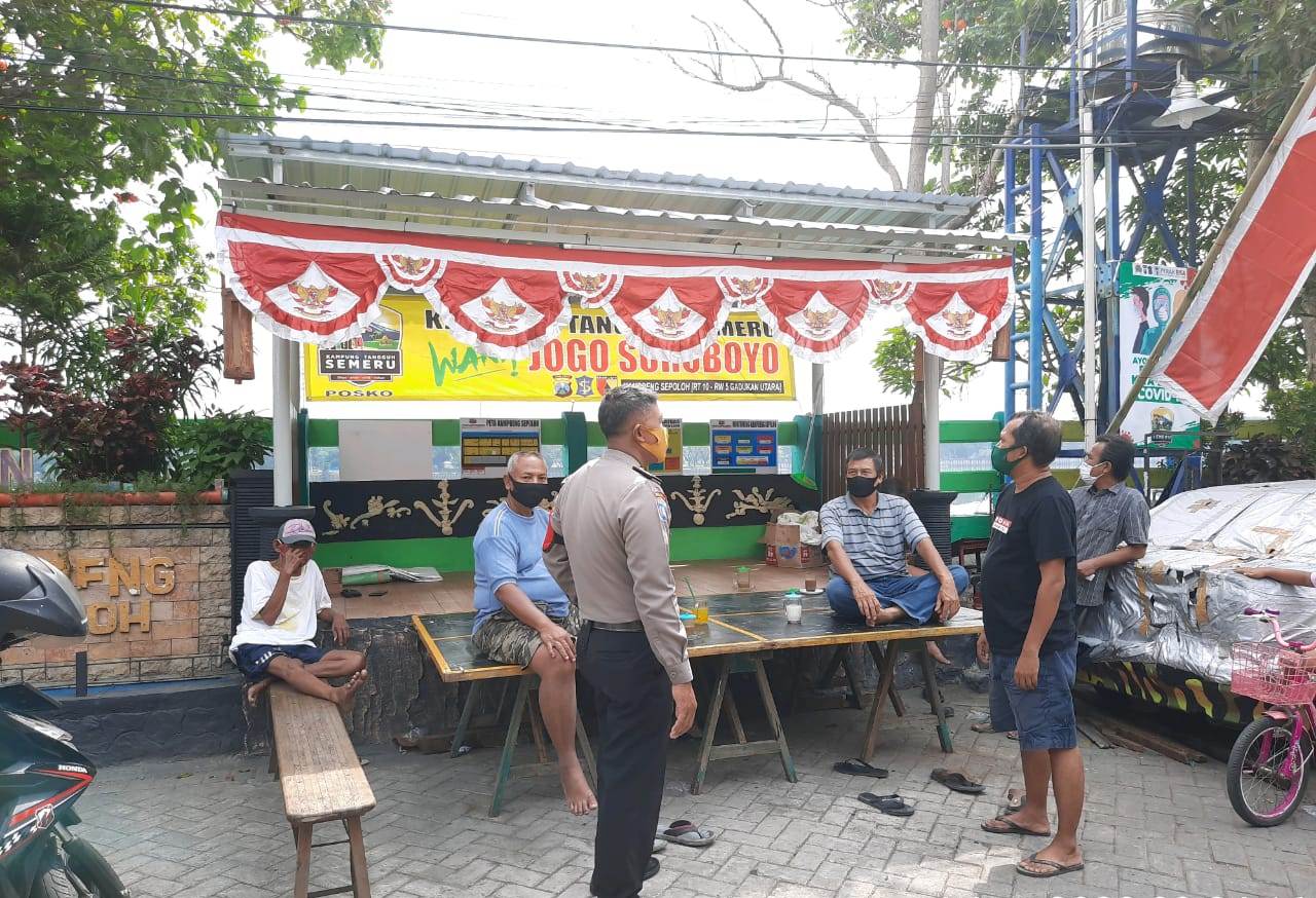 Babinkamtibmas Morokrembangan Ingatkan Warga Untuk Selalu Pakai Masker