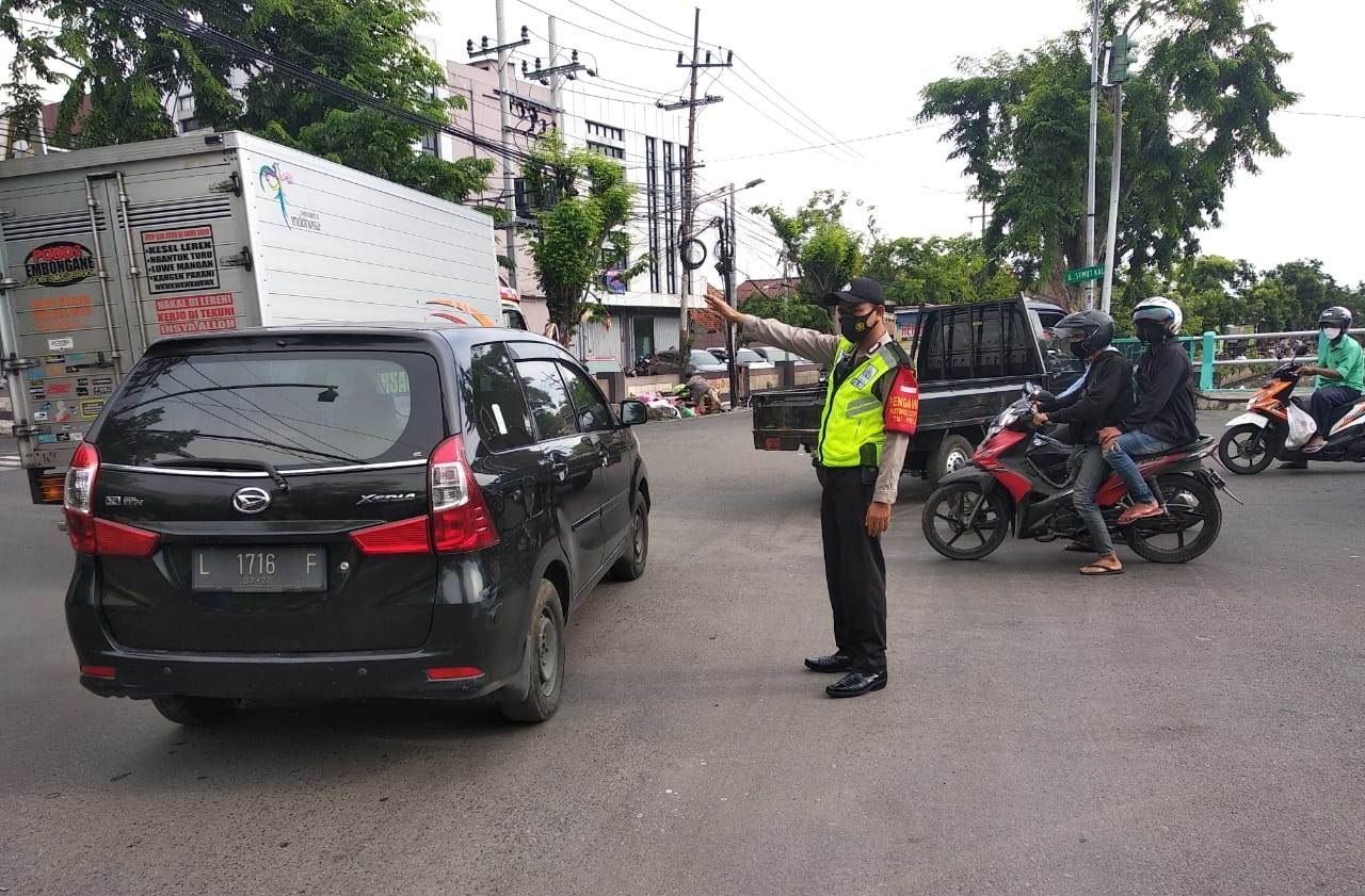 Berikan Pelayanan, Polsek Pabean Cantikan Lakukan Pengaturan Lalu Lintas Sore