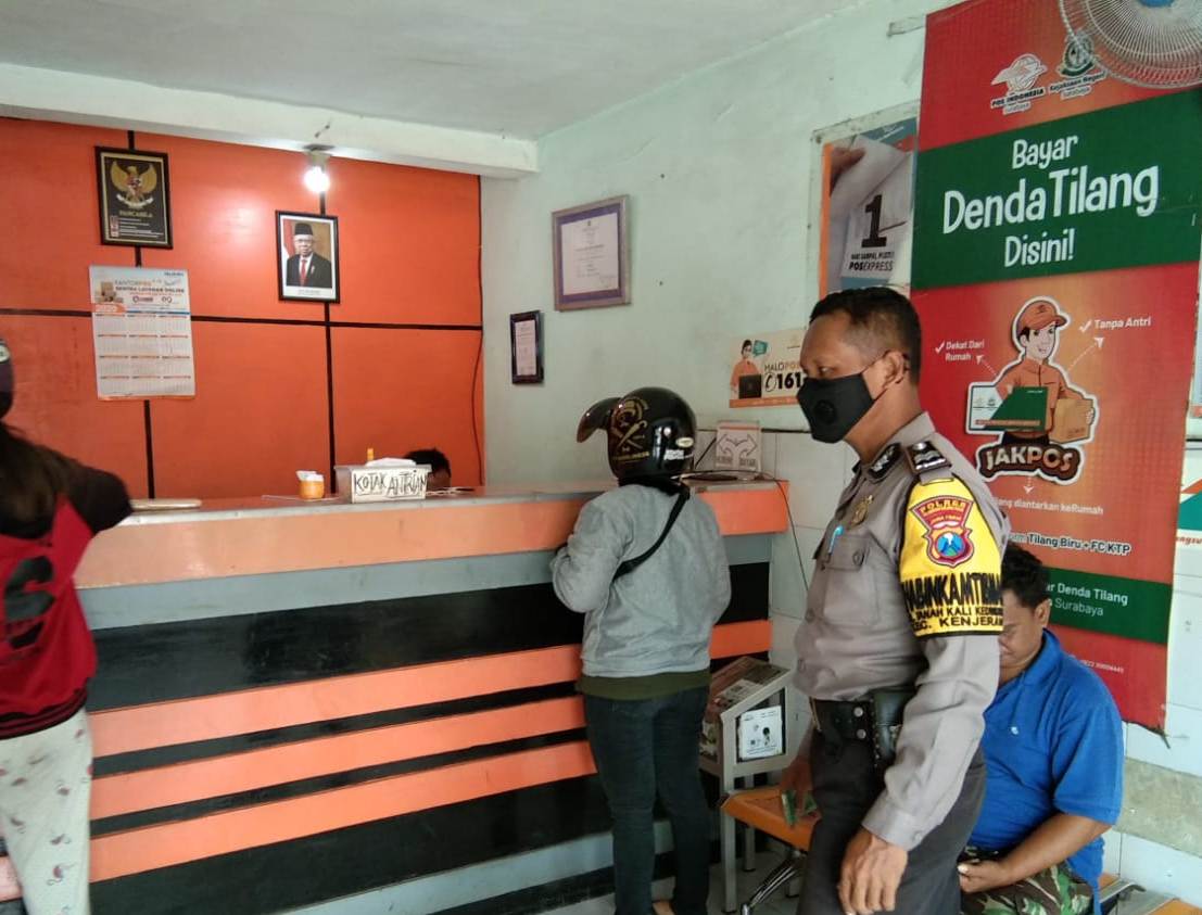 Babinkamtibmas Takal Kedinding Laksanakan Patroli di Kantor Pos, Antisipasi Kriminalitas 3C